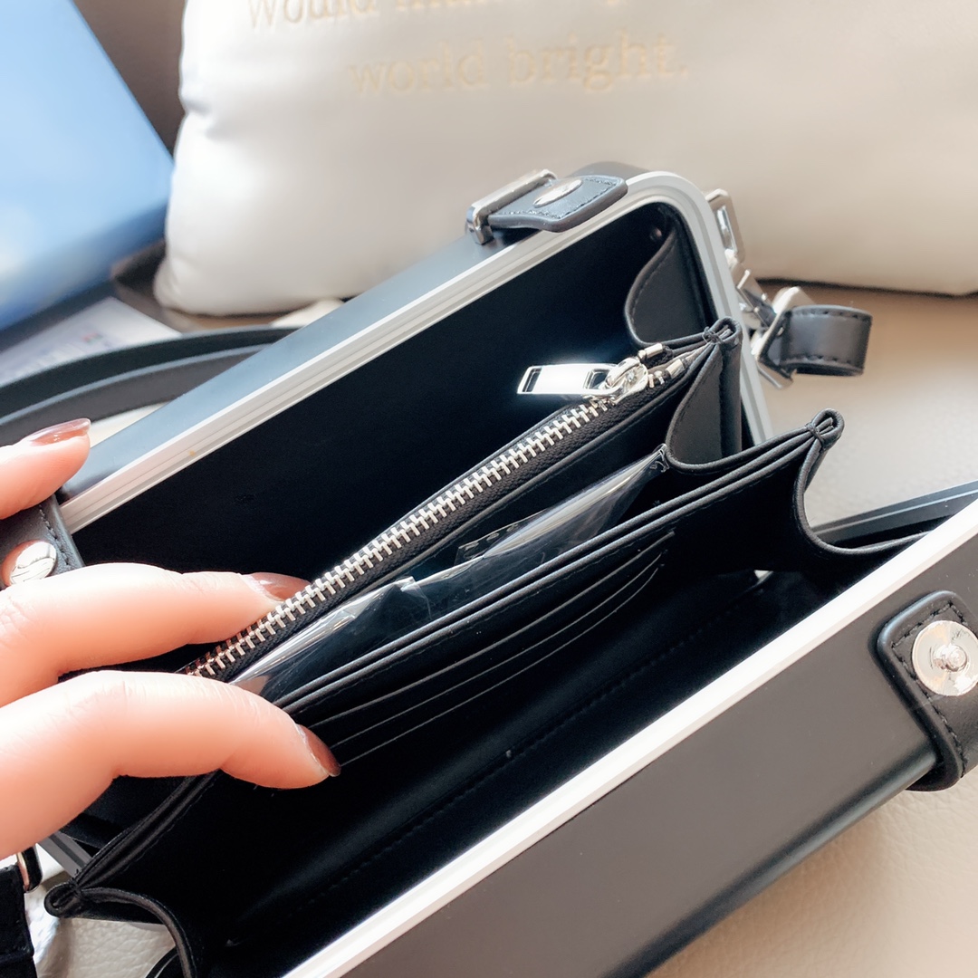D style fashion shoulder bag-Luxeon