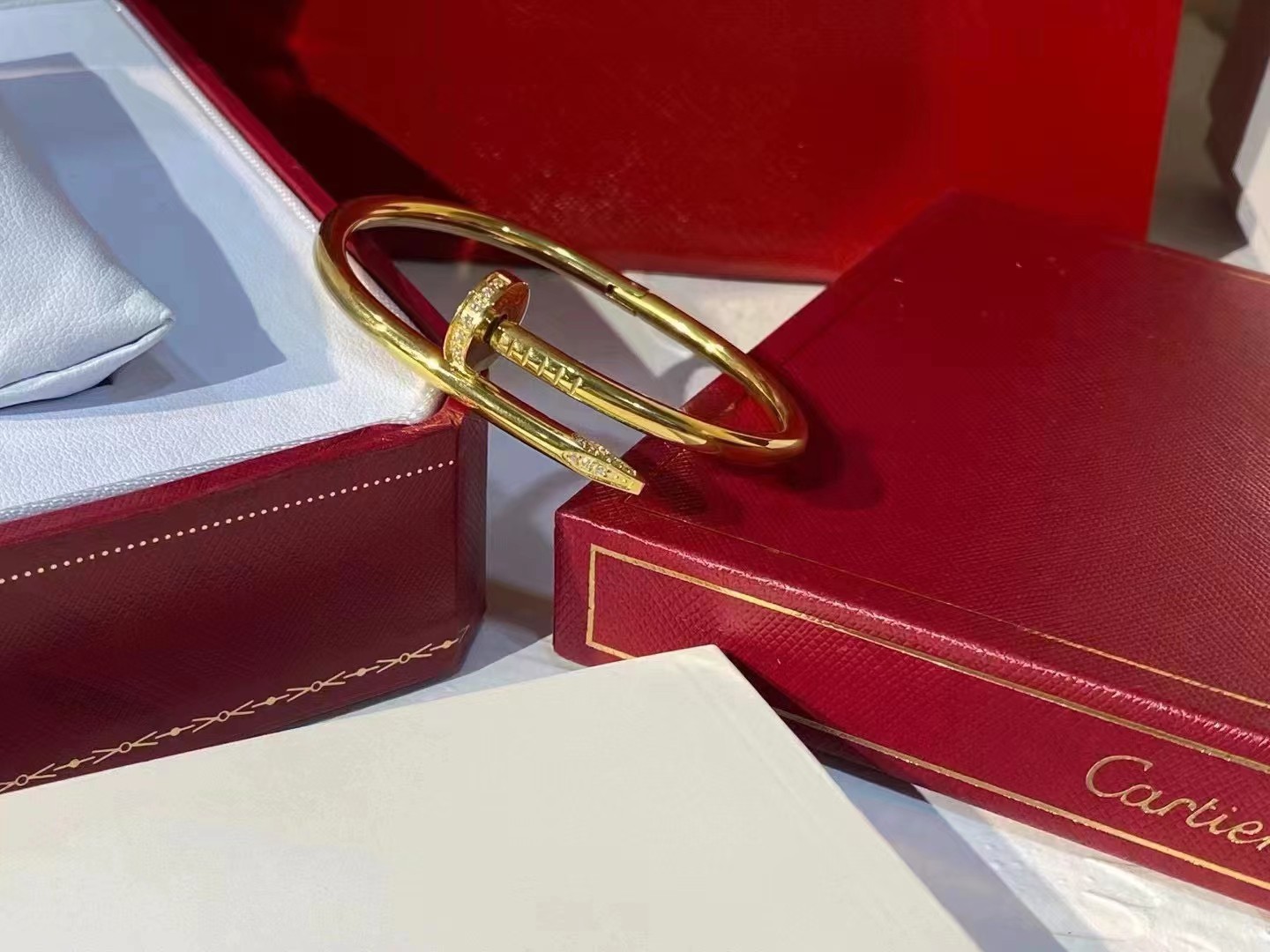 Cartier studded bracelet-Luxeon