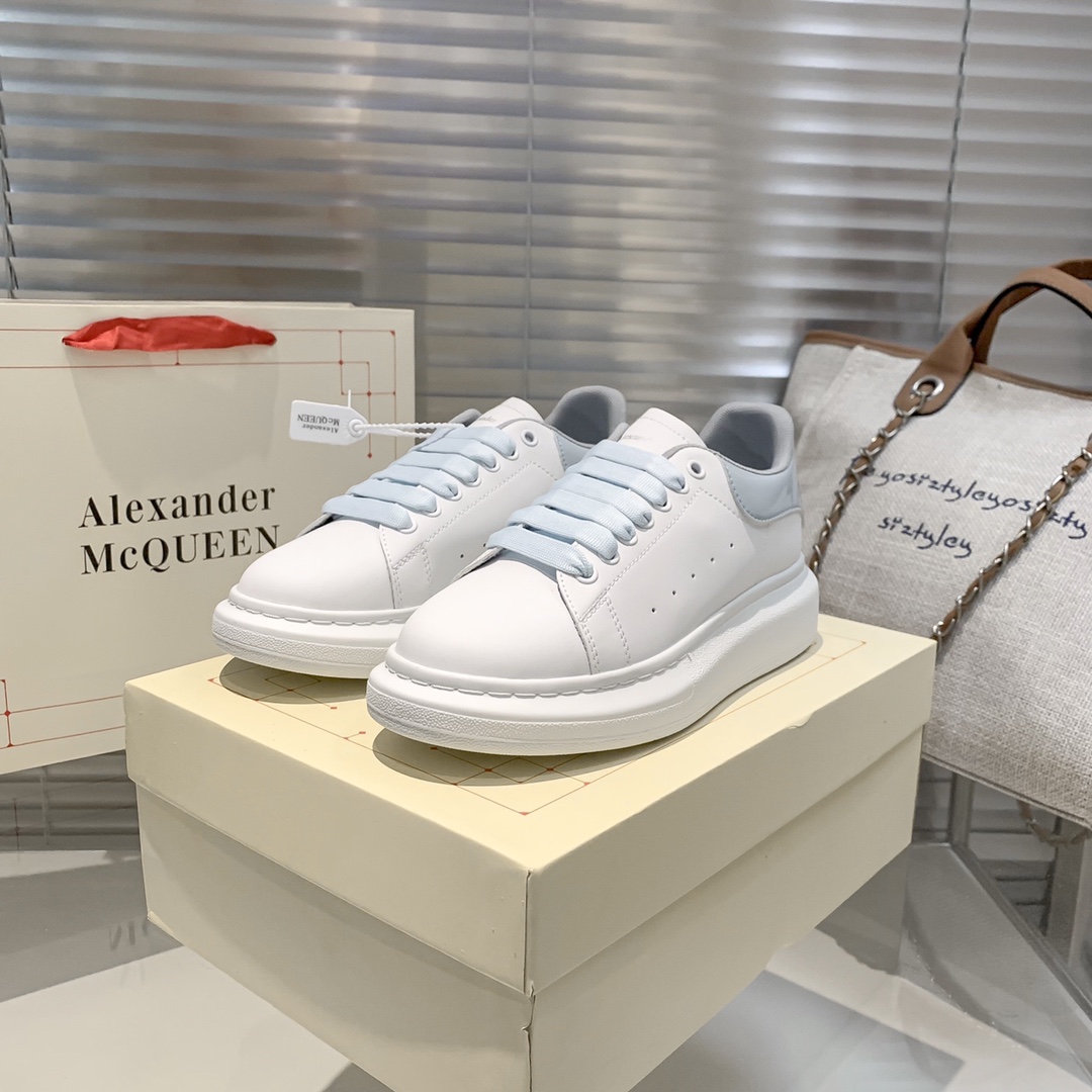 A Style couple white shoes