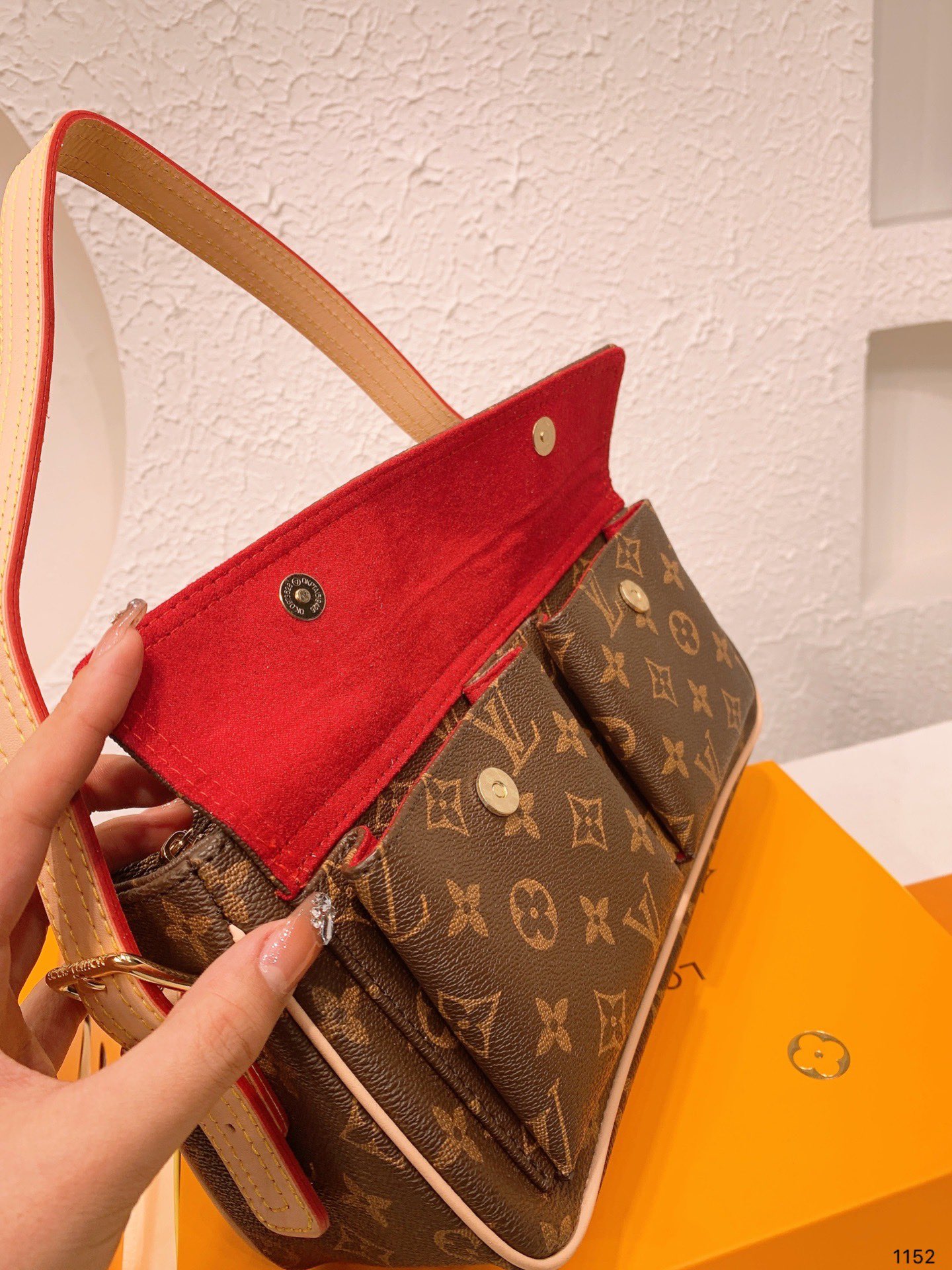 L style bag Handbags Vintage-Luxeon