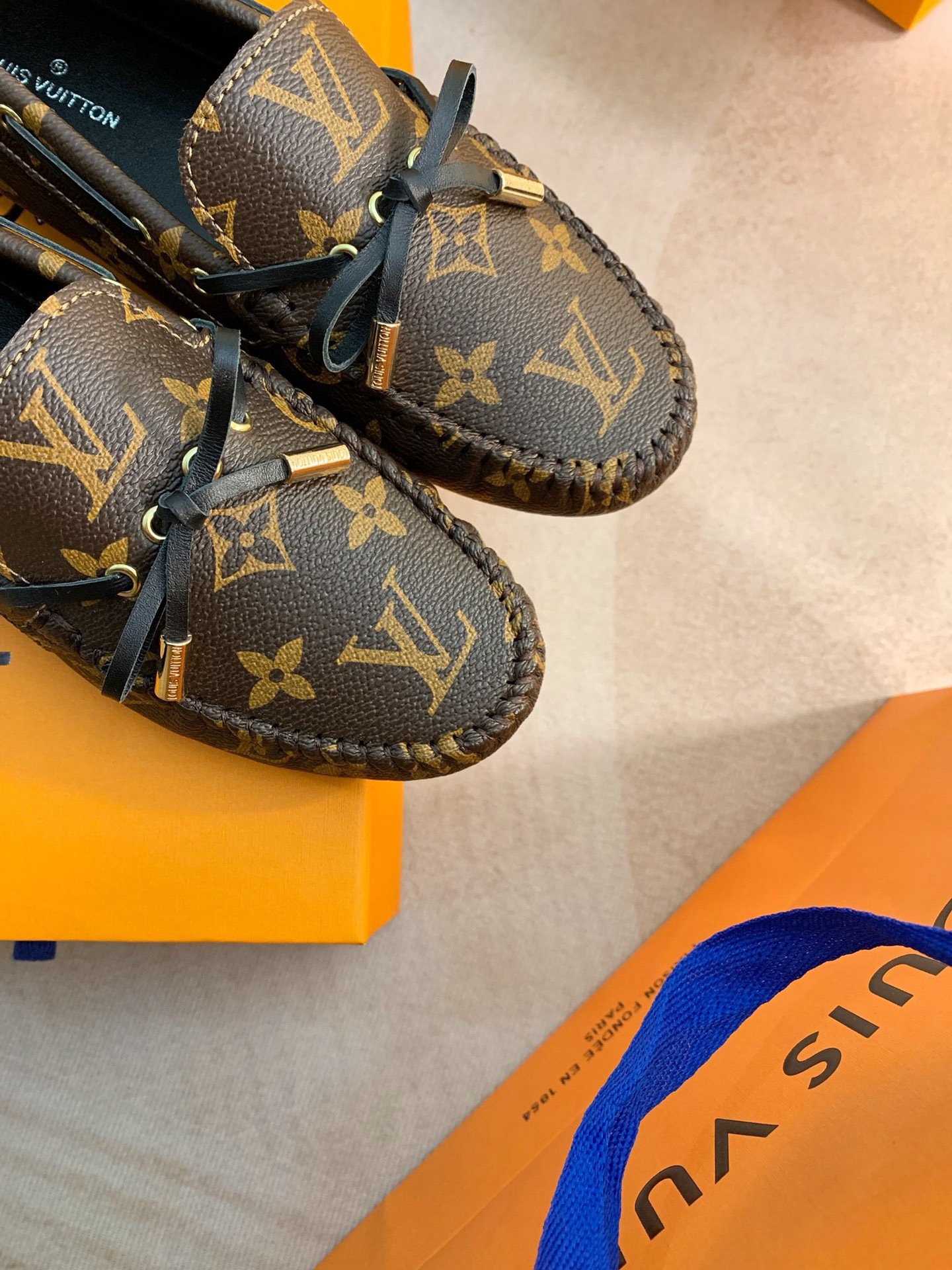 Casual leather shoes