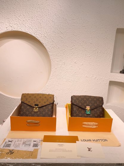 L style bag Messenger Bags-Luxeon