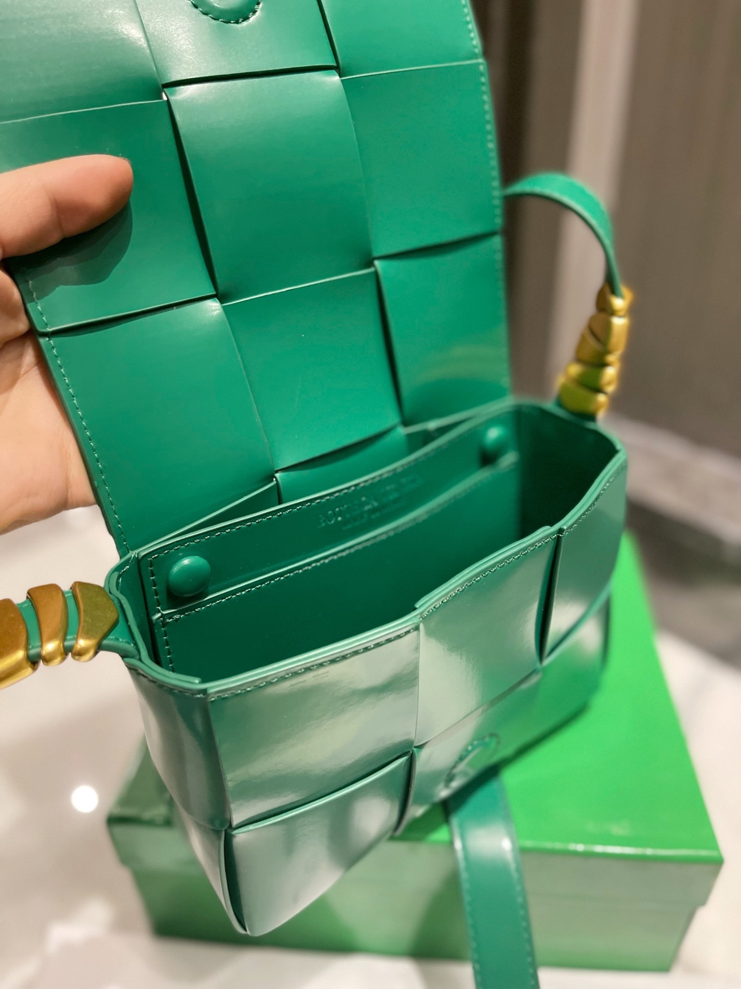 BV Bottega Veneta Cassette Handbags-Luxeon