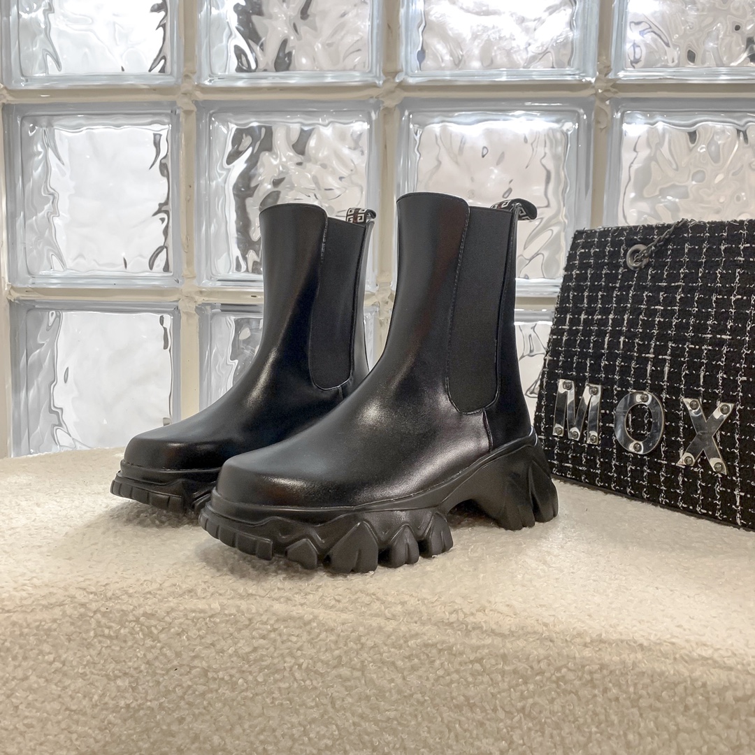 Givenchy patent leather solid ankle boots-Luxeon
