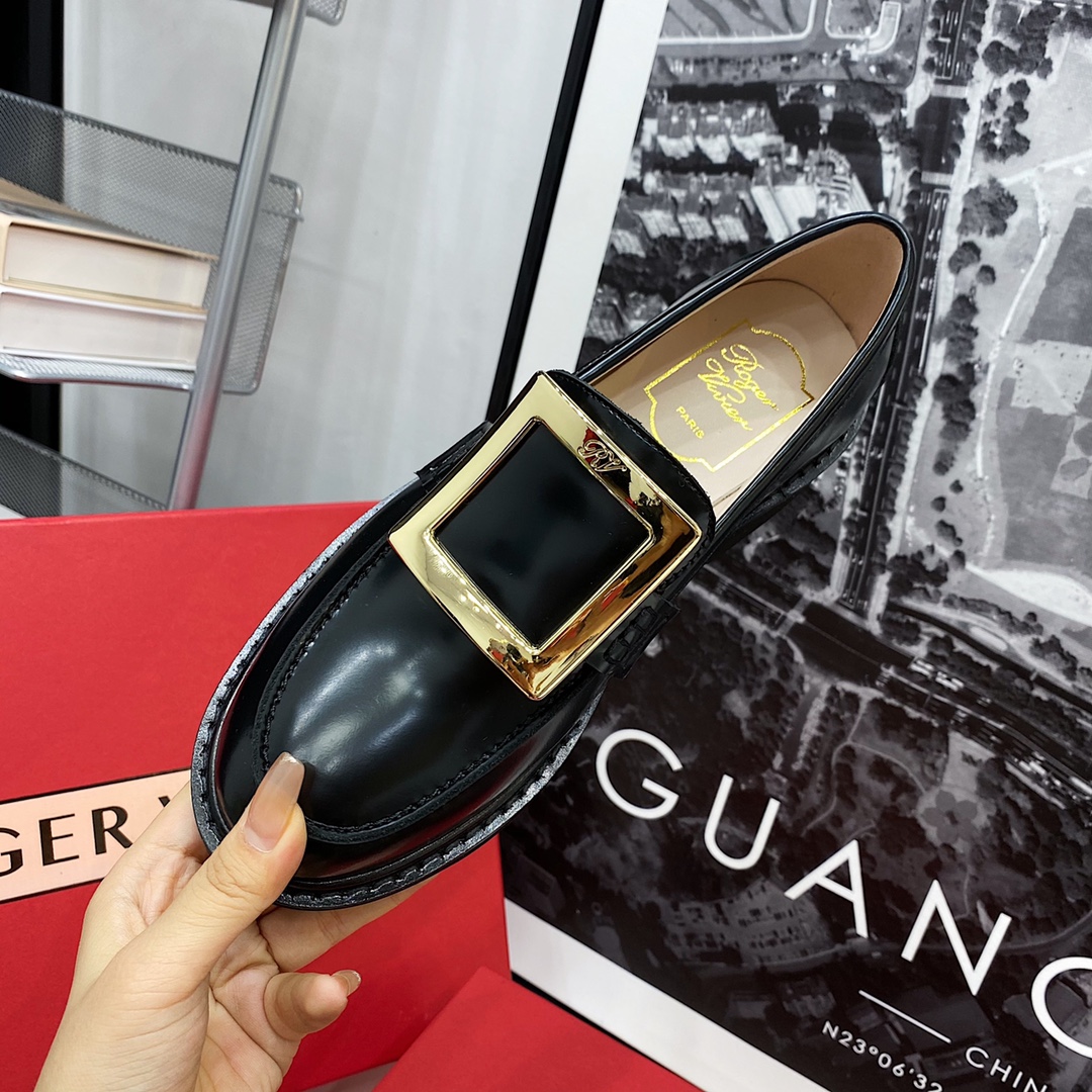 Roger Vivier buckle Mary Jane shoes-Luxeon