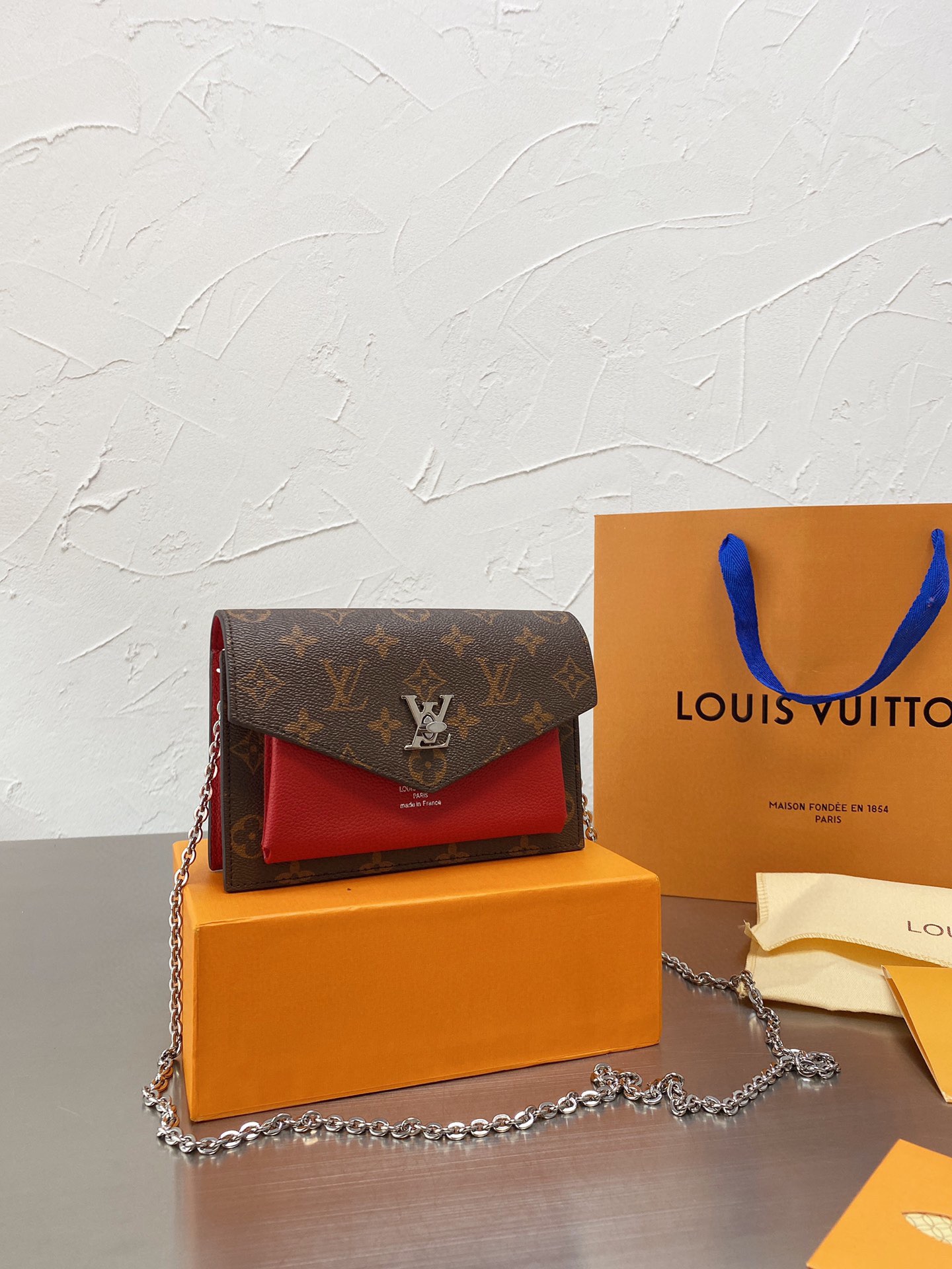L style bag Shoulder Bags-Luxeon