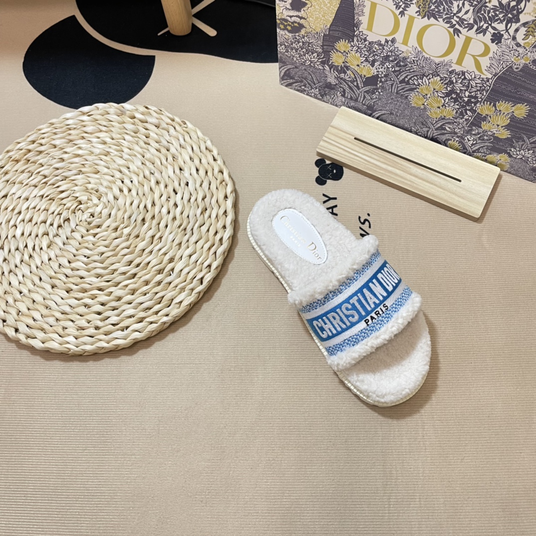 D style Autumn& winter new embroideried wool slippers-Luxeon