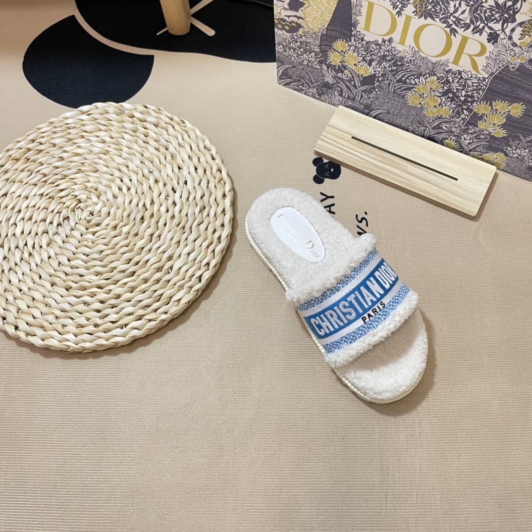 D style Autumn& winter new embroideried wool slippers-Luxeon