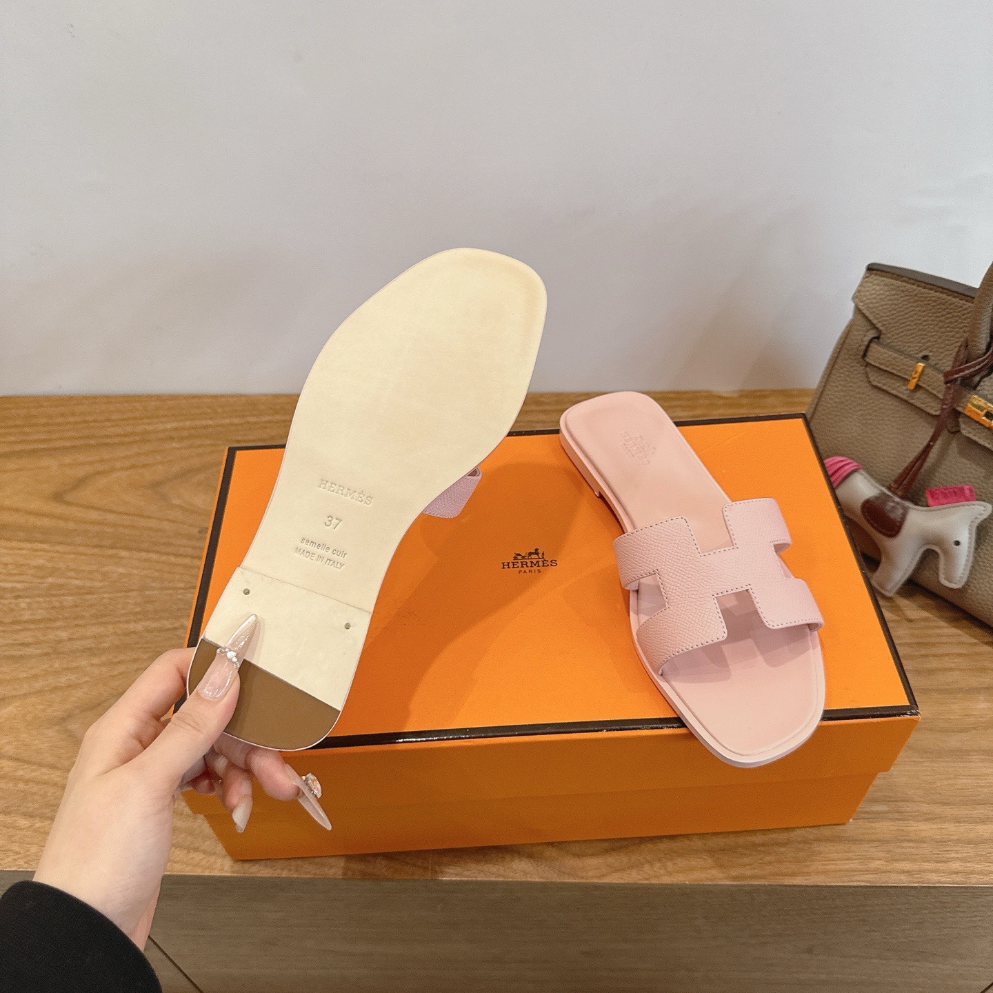 Casual women slippers