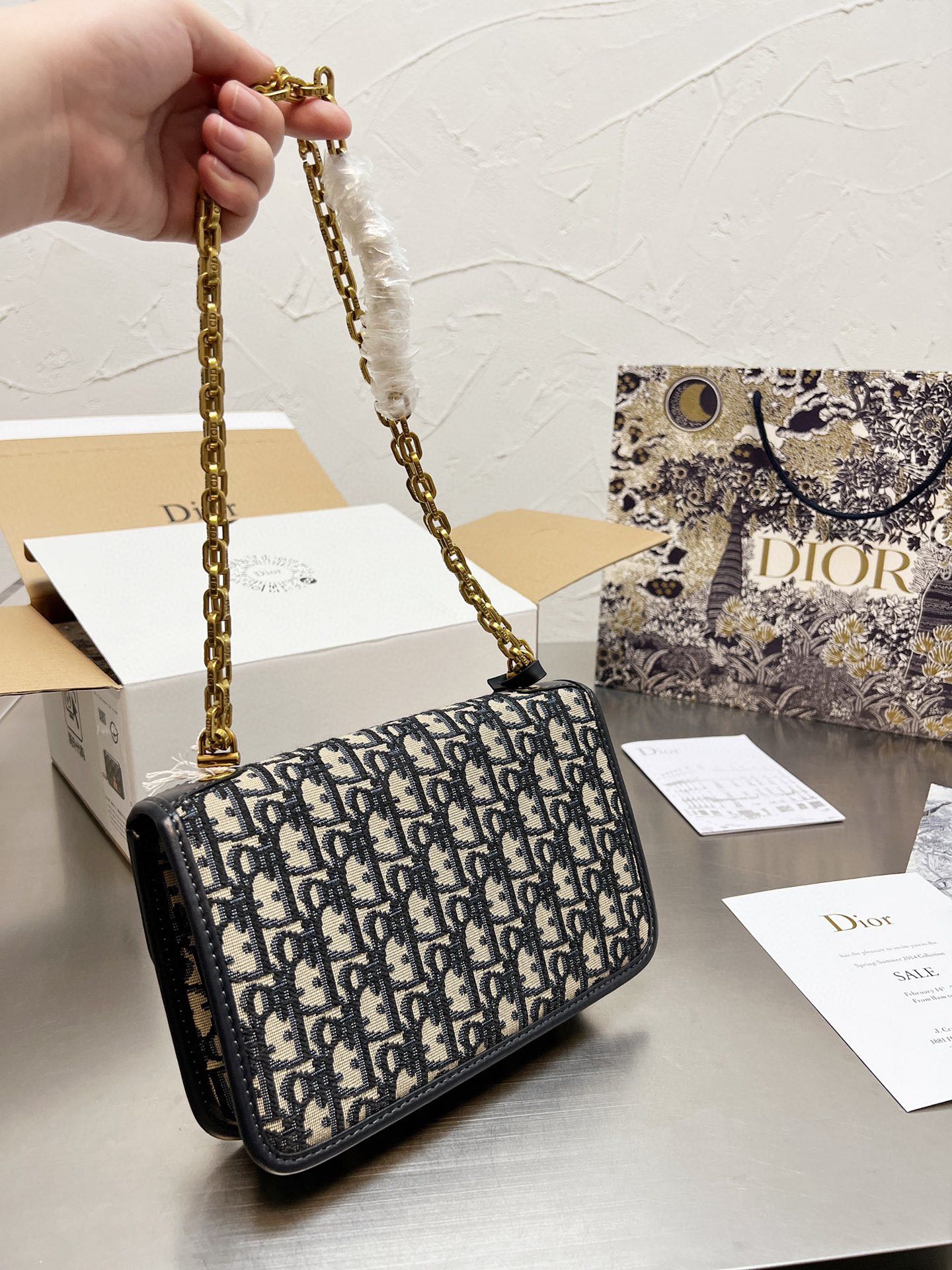 D style Addict Shoulder Bags Metal Chain Bags-Luxeon