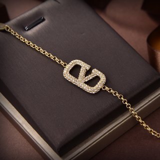 Valentino Fashion Versatile Bracelet-Luxeon