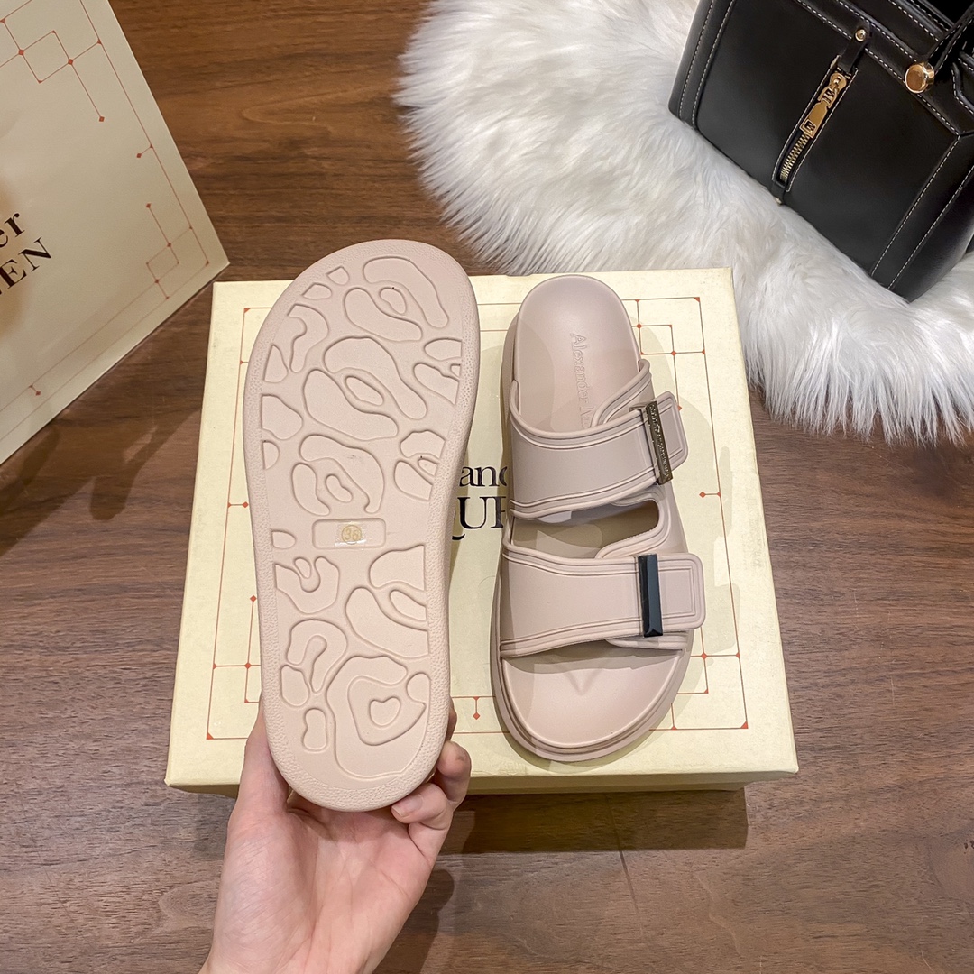 Mcqueen women thick sole sandals-Luxeon