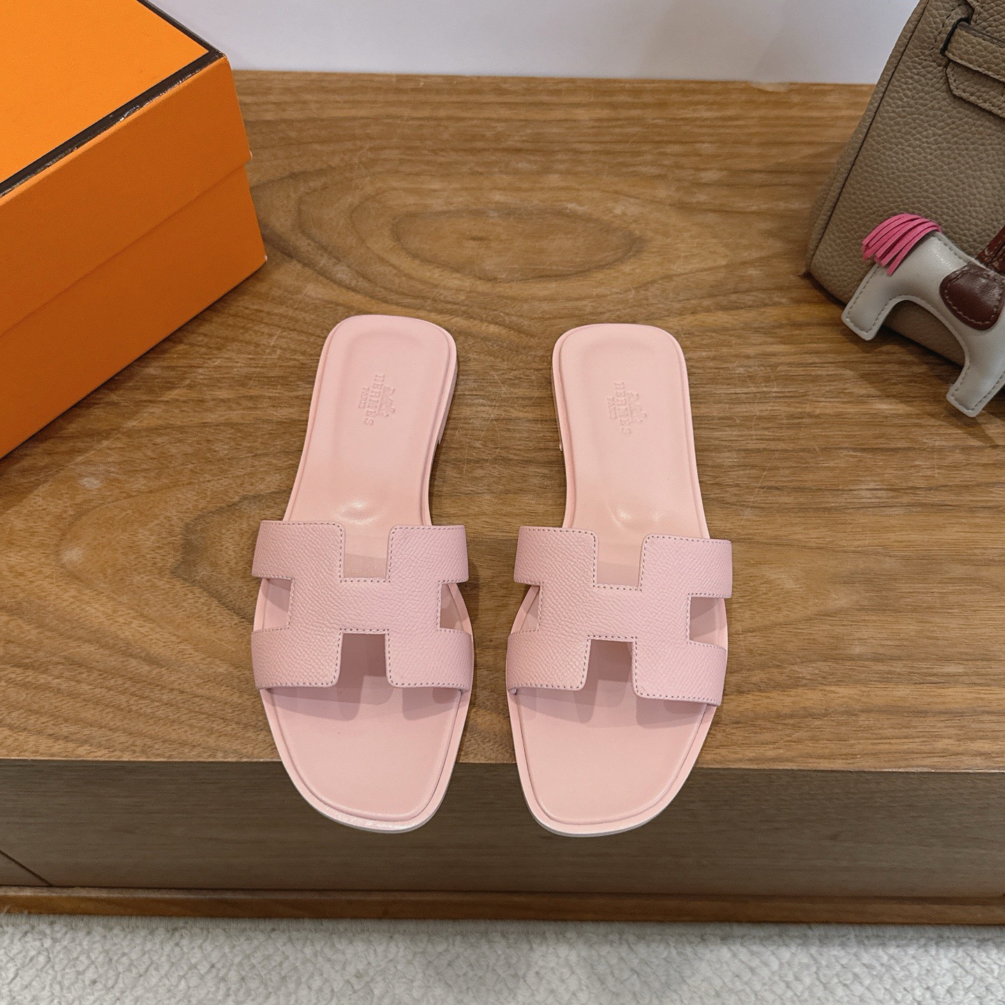 Casual women slippers