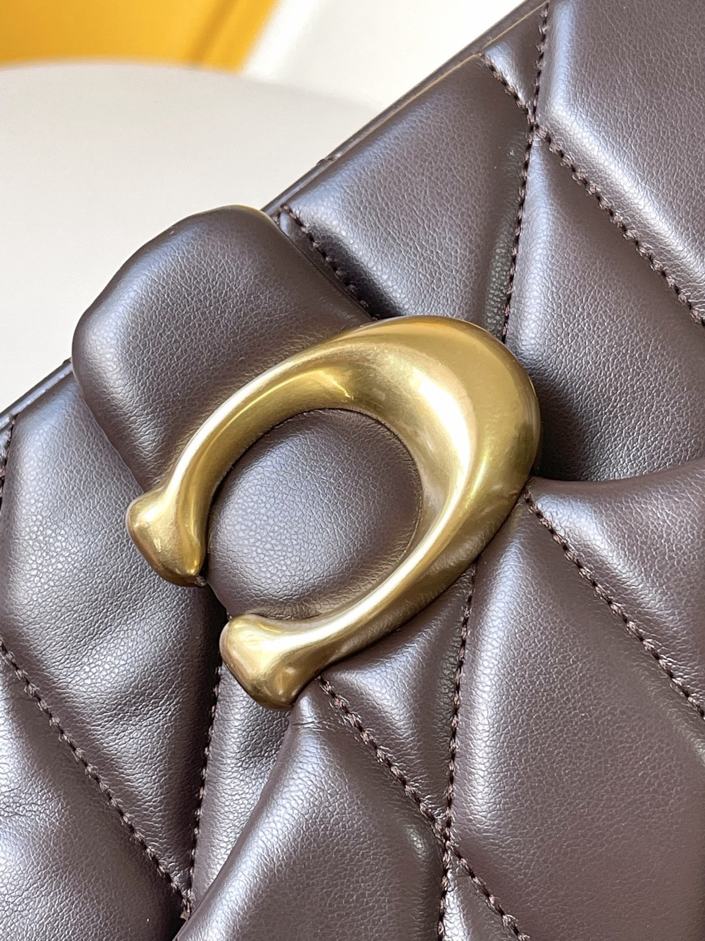 Diamond-patterned handbag26*15