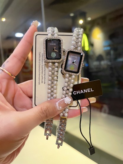 C style Women Pearl Bracelet Watch-Luxeon