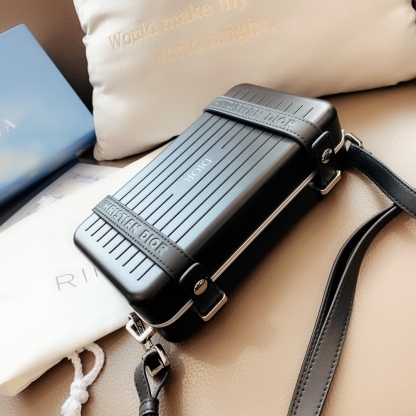 D style fashion shoulder bag-Luxeon