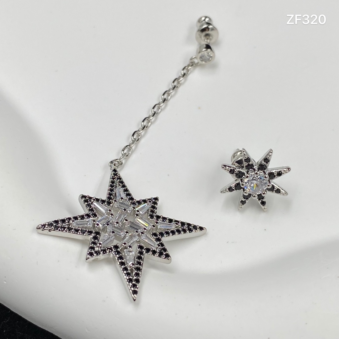Fashion McQueen Stud Earrings-Luxeon