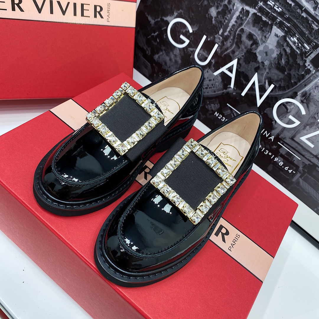 Roger Vivier buckle Mary Jane shoes-Luxeon