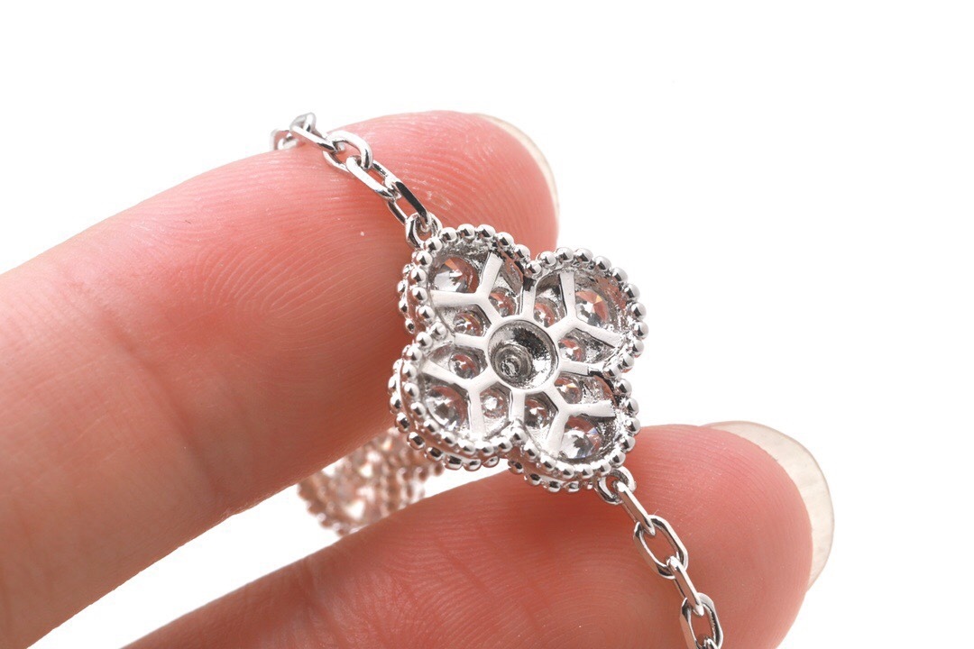 V style Four Leaf Clover Bracelet