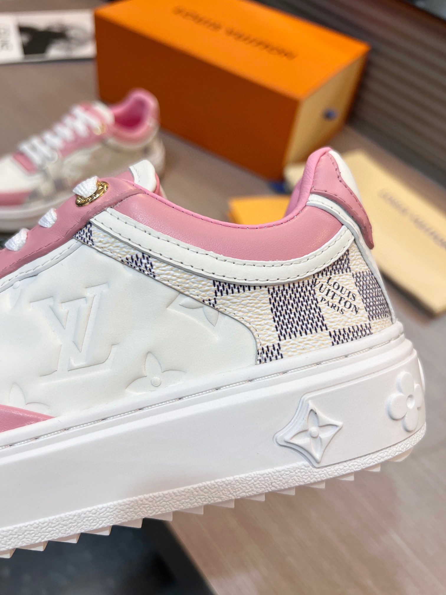 L style trendy women sneakers casual shoes-Luxeon