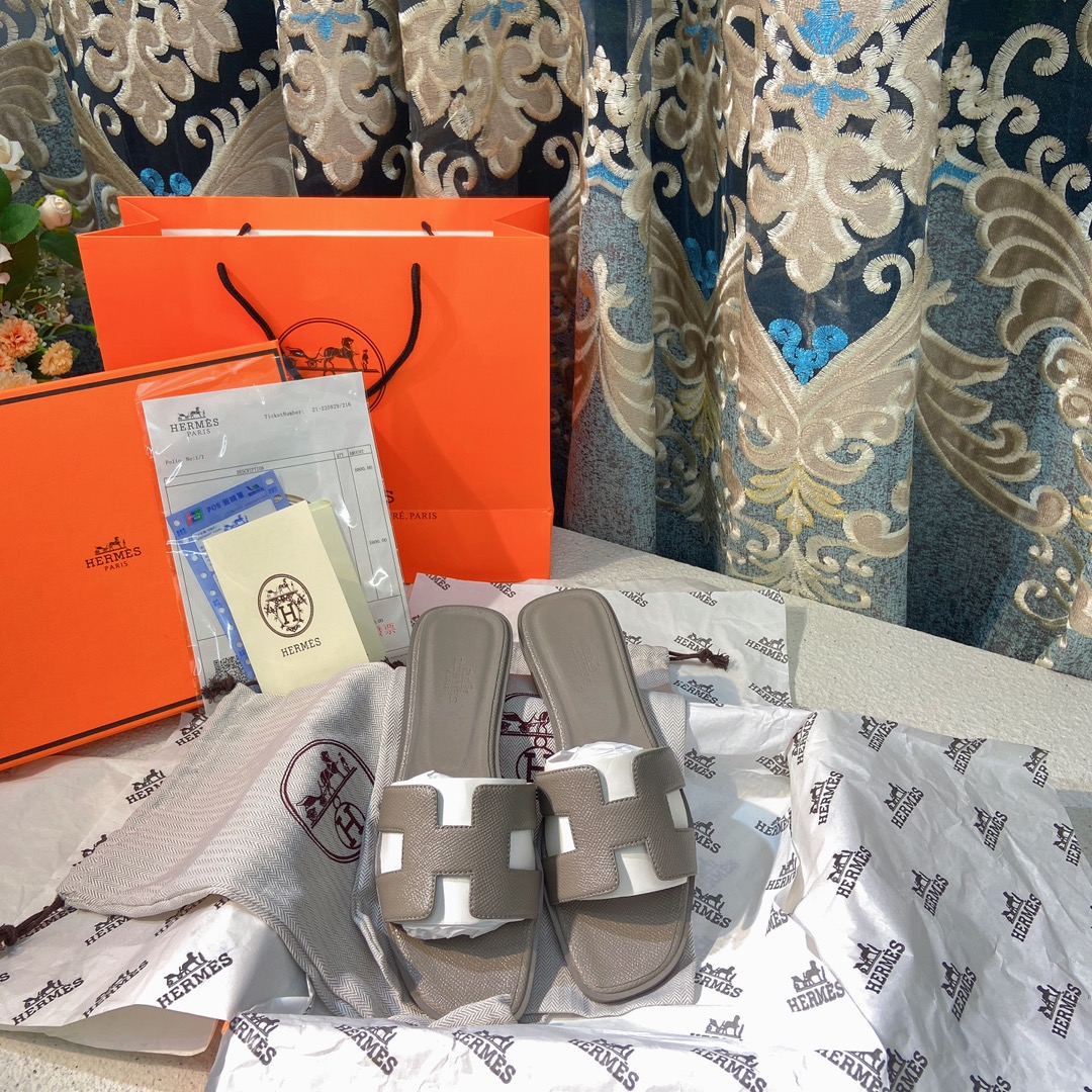 H style Flat Slippers-Luxeon
