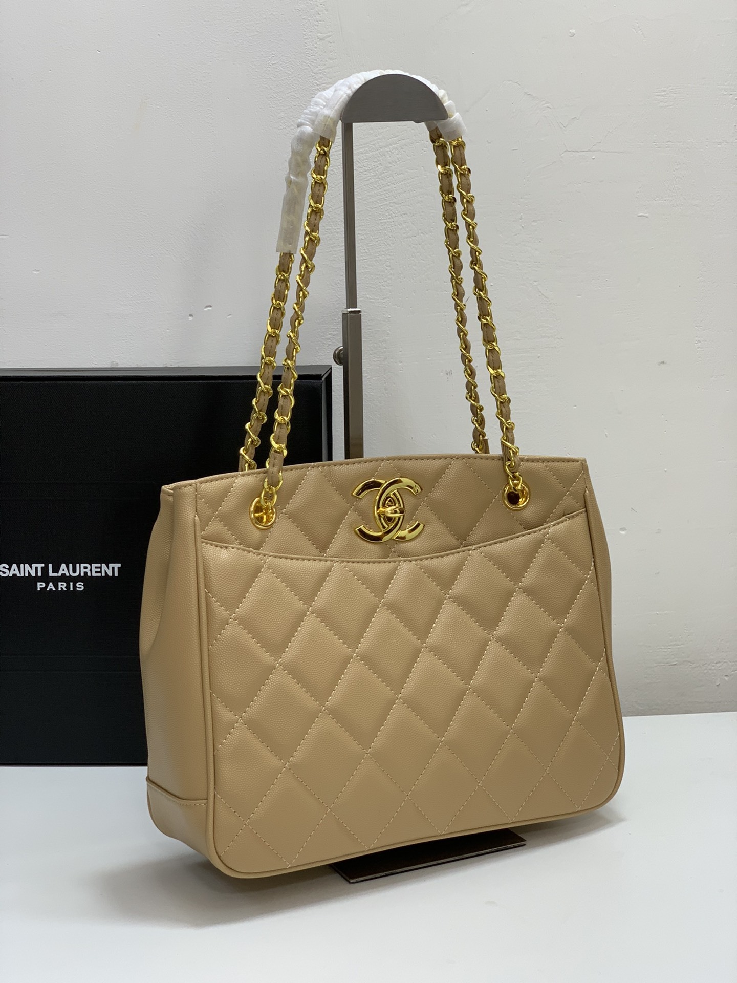 C style vintage handbag-Luxeon