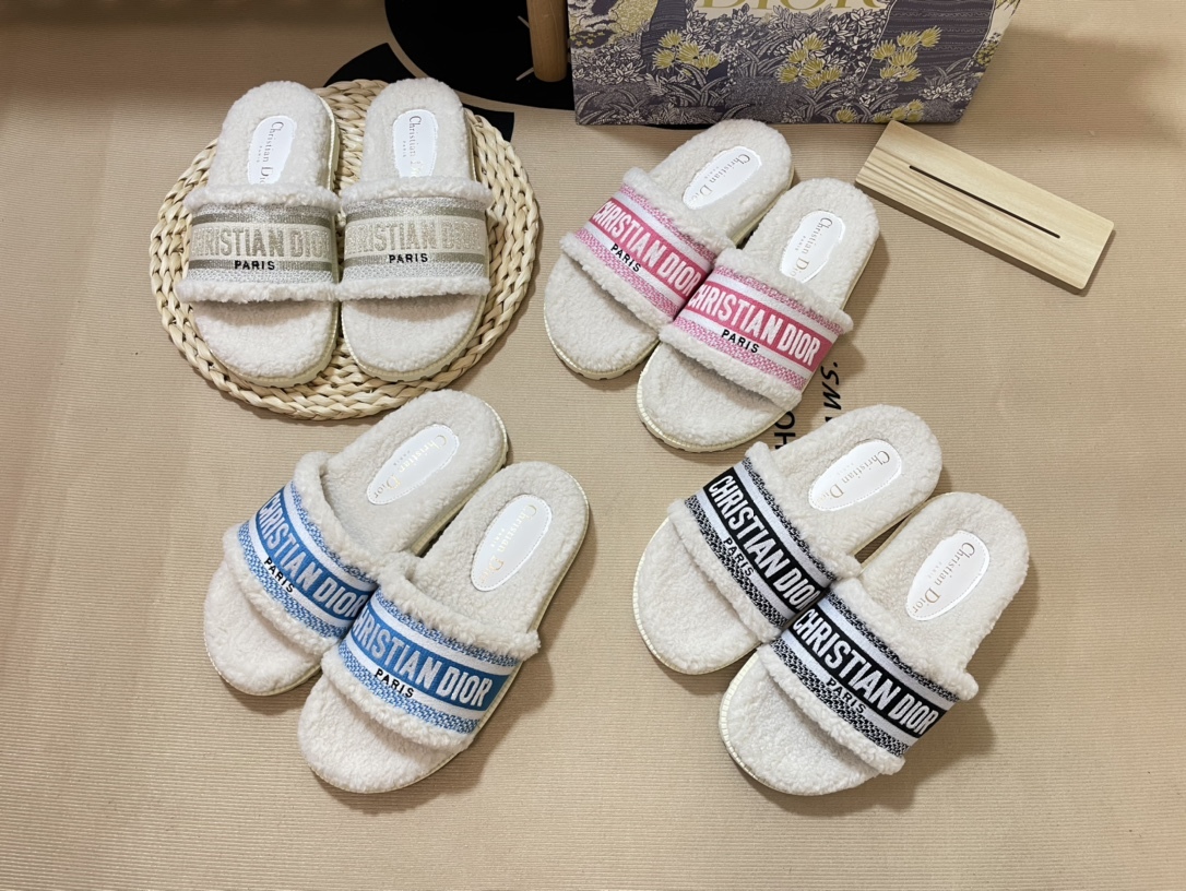 D style Autumn& winter new embroideried wool slippers-Luxeon