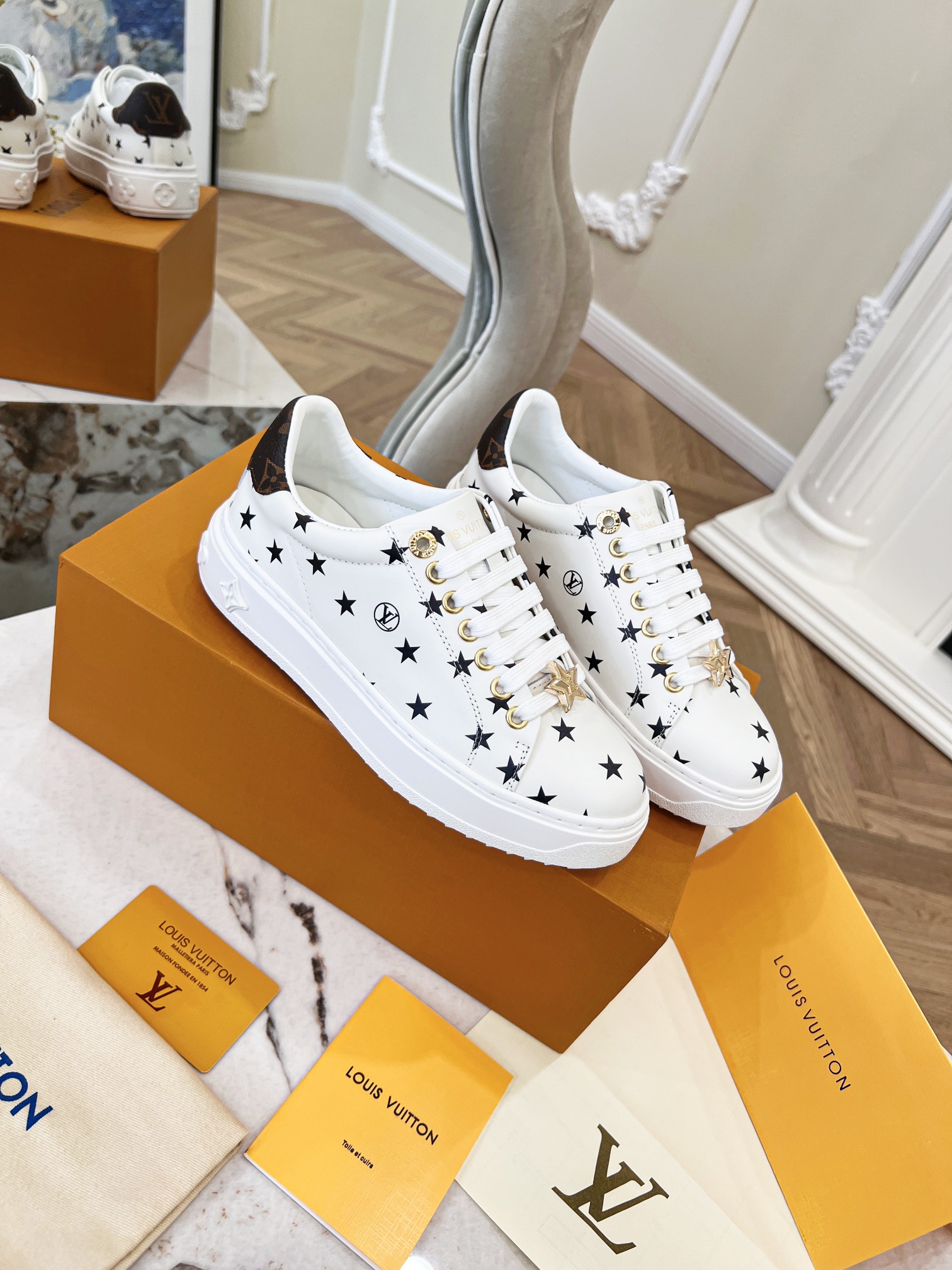 L style trendy women sneakers casual shoes-Luxeon