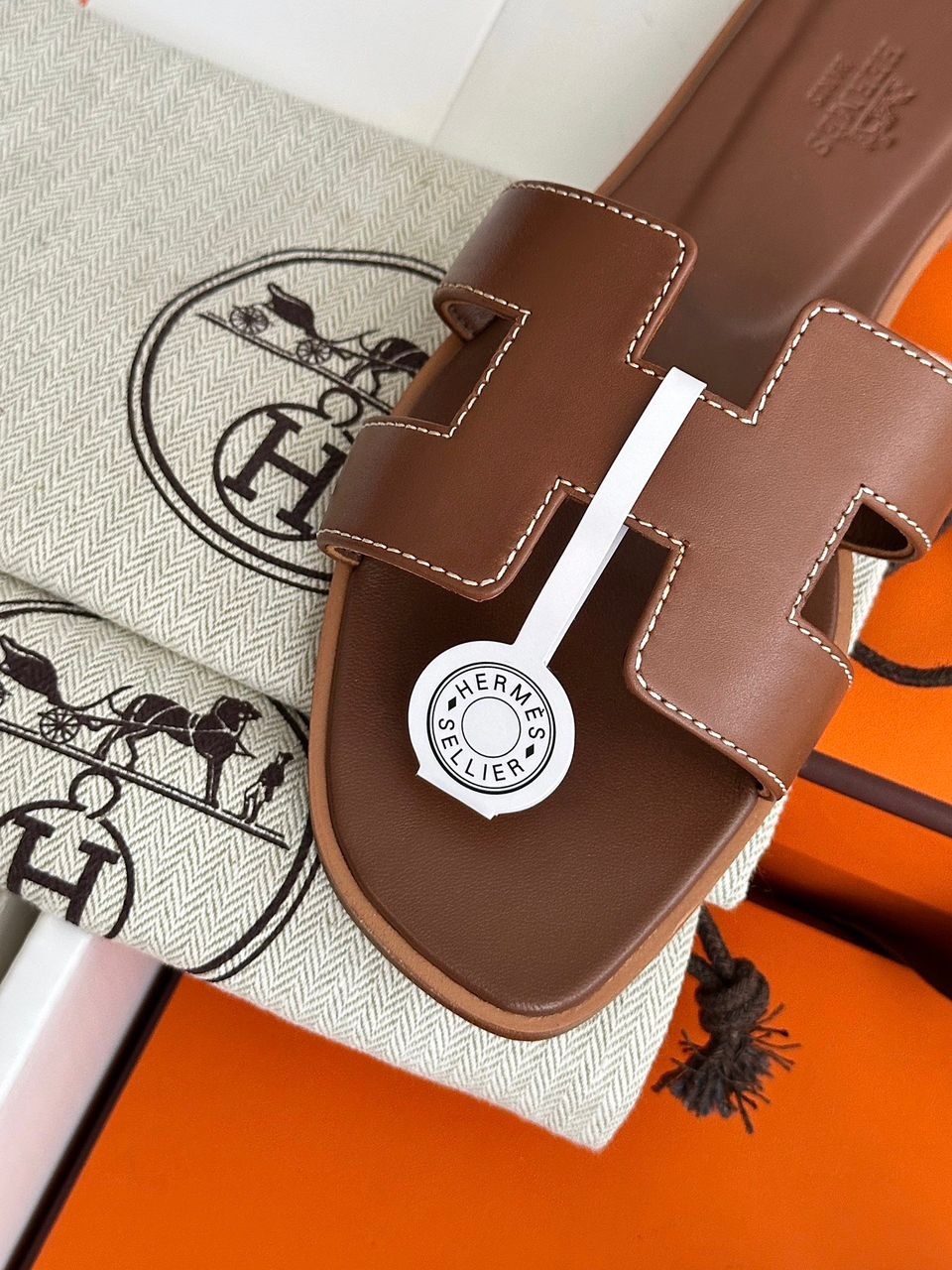 Women H-shaped slippers