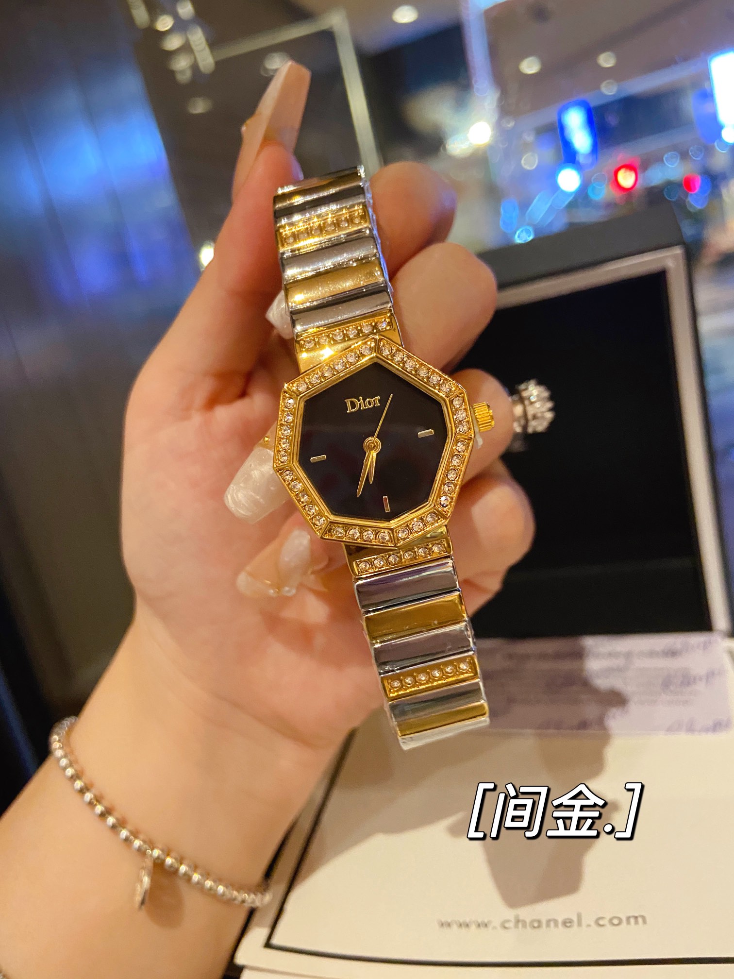 D style Wristwatch Elegant Fashion-Luxeon