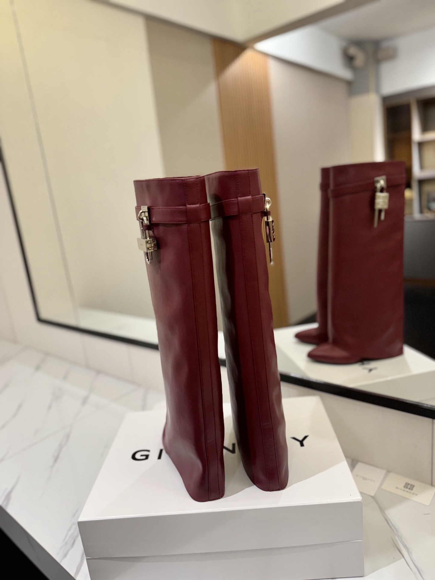 High-heeled buckle boots