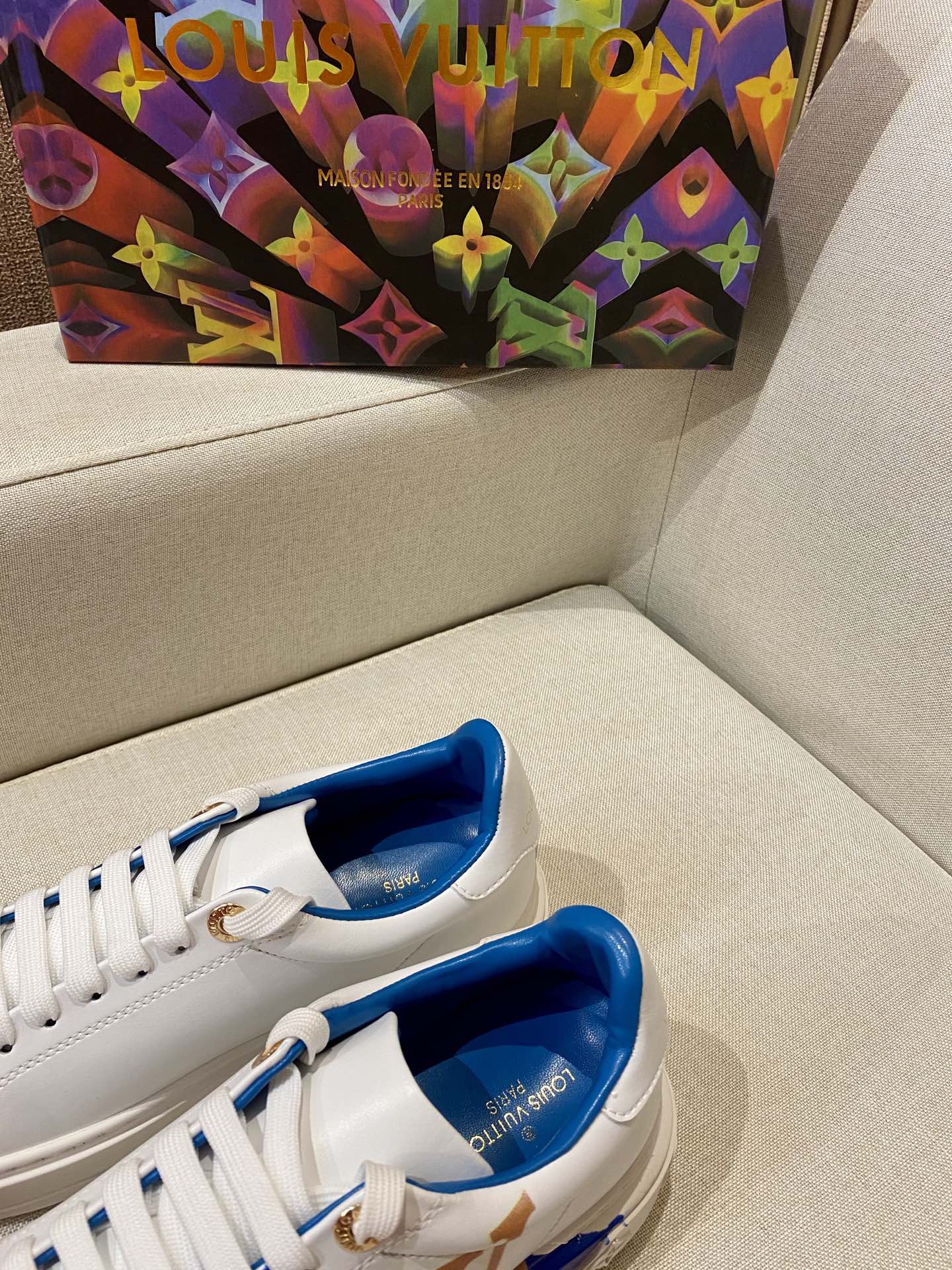 L style Women Lace Up Leather Flat Sneakers-Luxeon