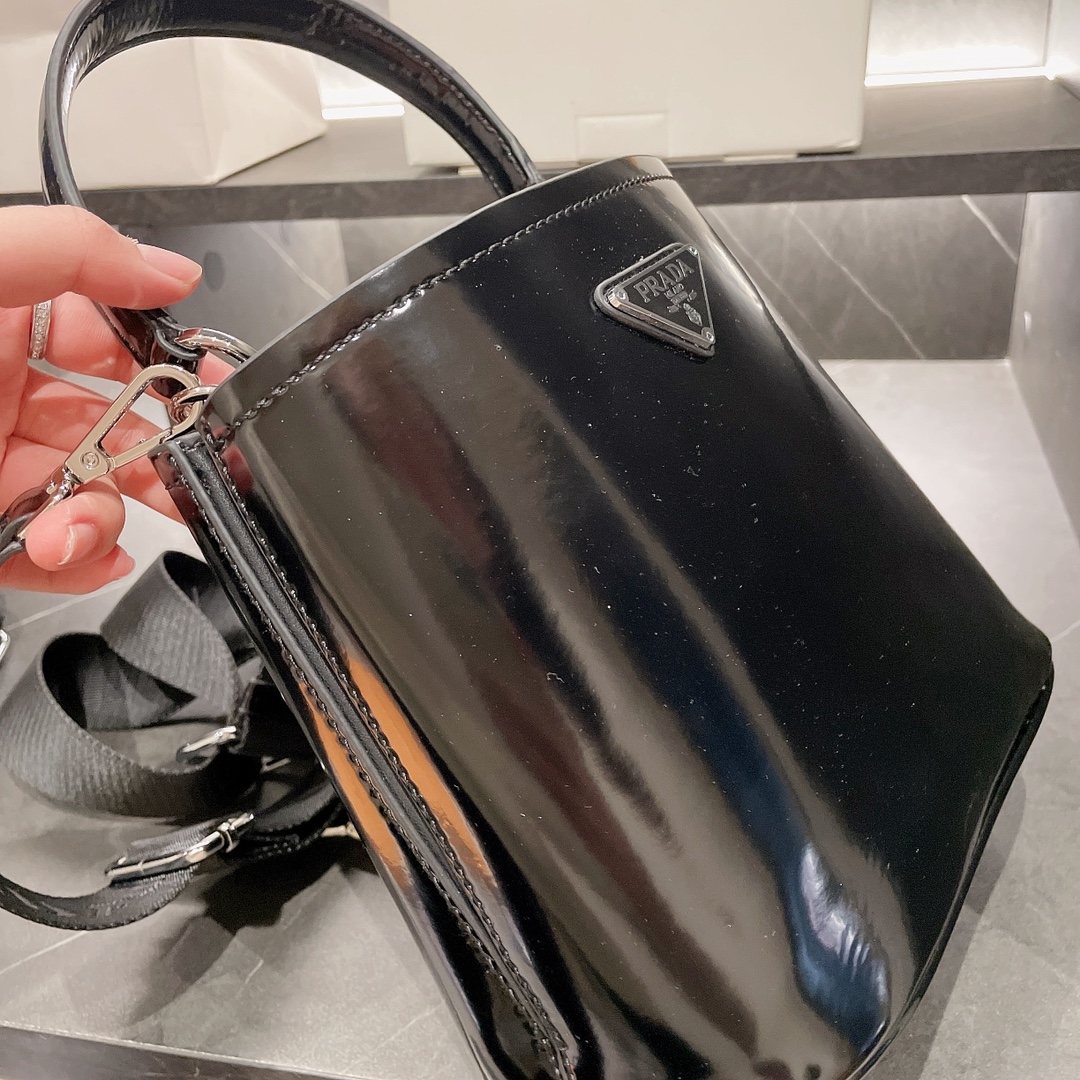 P style Bucket bags Two In One Patent Leather-Luxeon