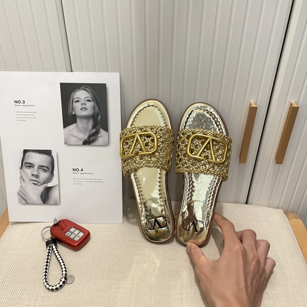 VALENTINO new hollow out slippers-Luxeon