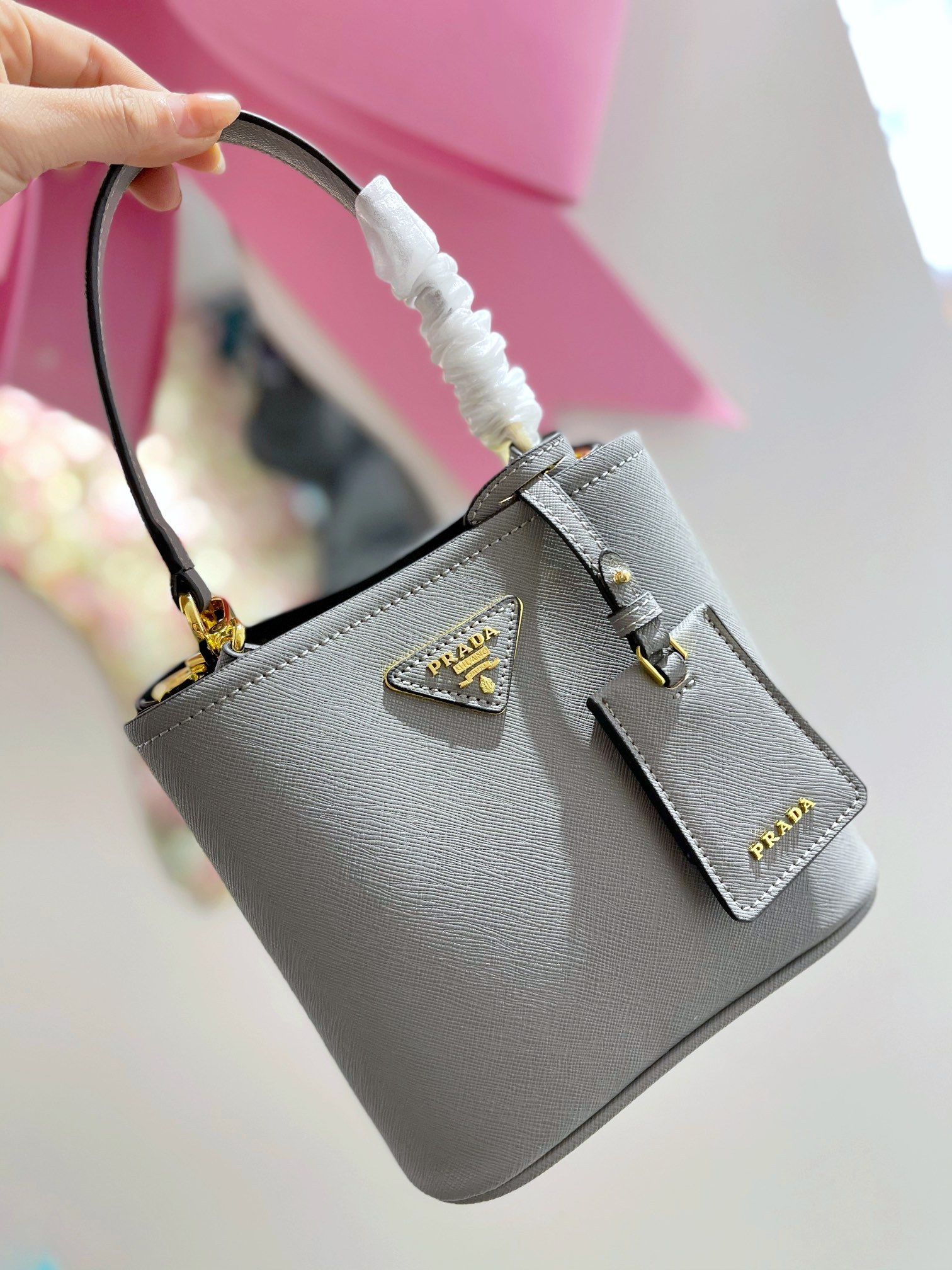 P style Bucket Tote Bags-Luxeon