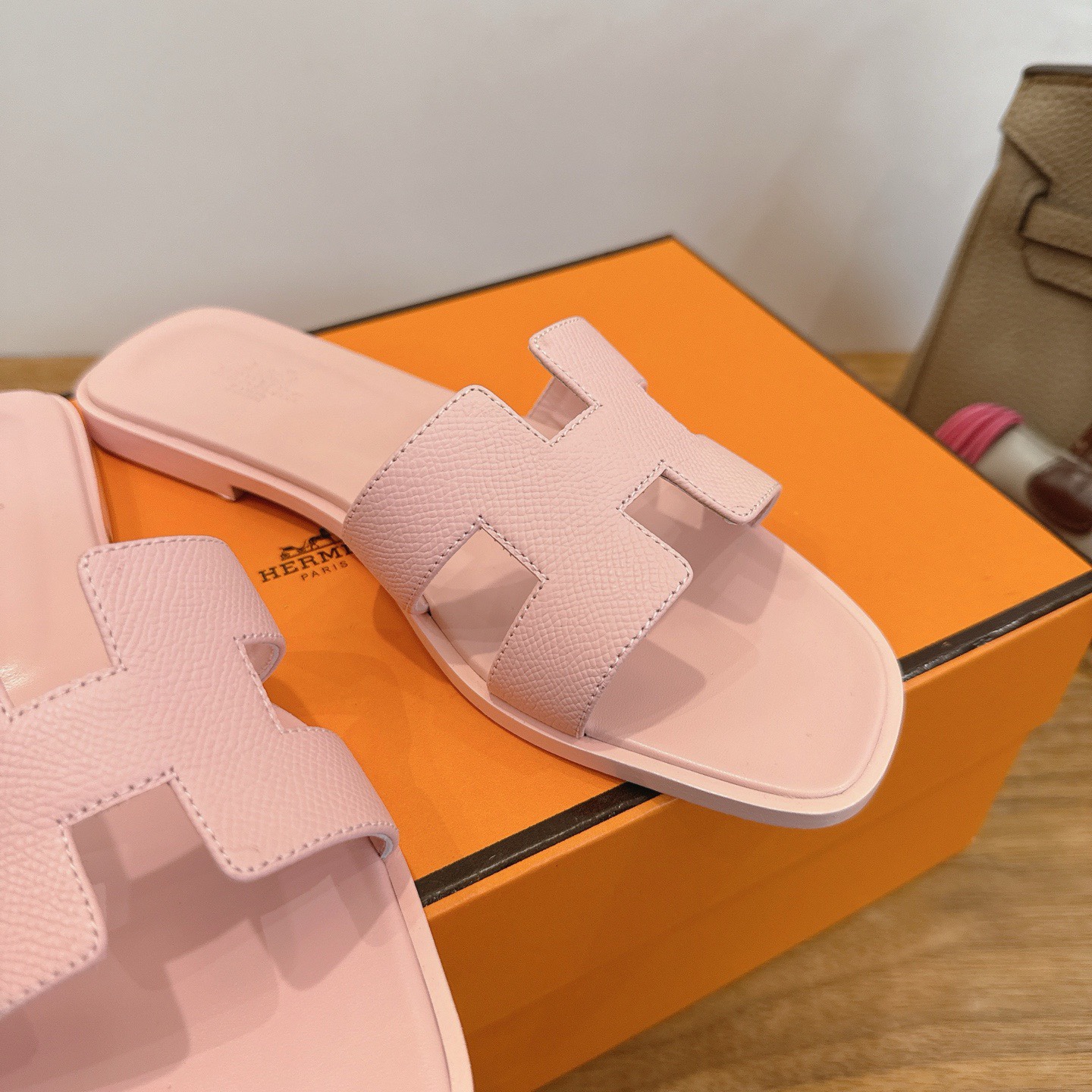 Casual women slippers