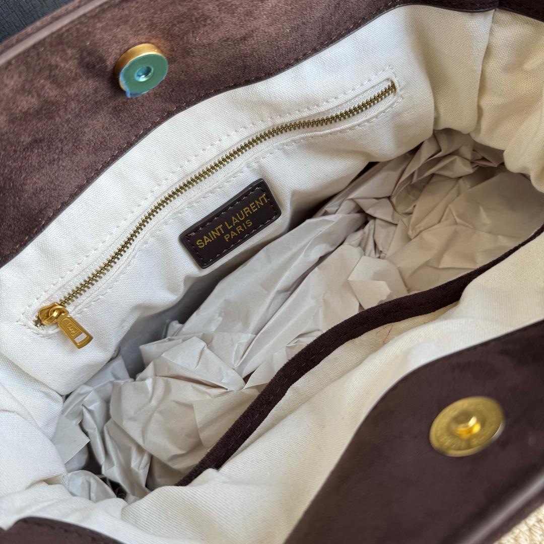 Women solid color handbag