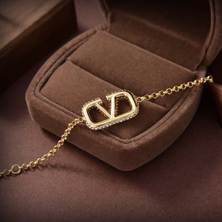 Valentino Fashion Versatile Bracelet-Luxeon