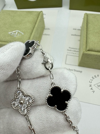 V style Four Leaf Clover Bracelet