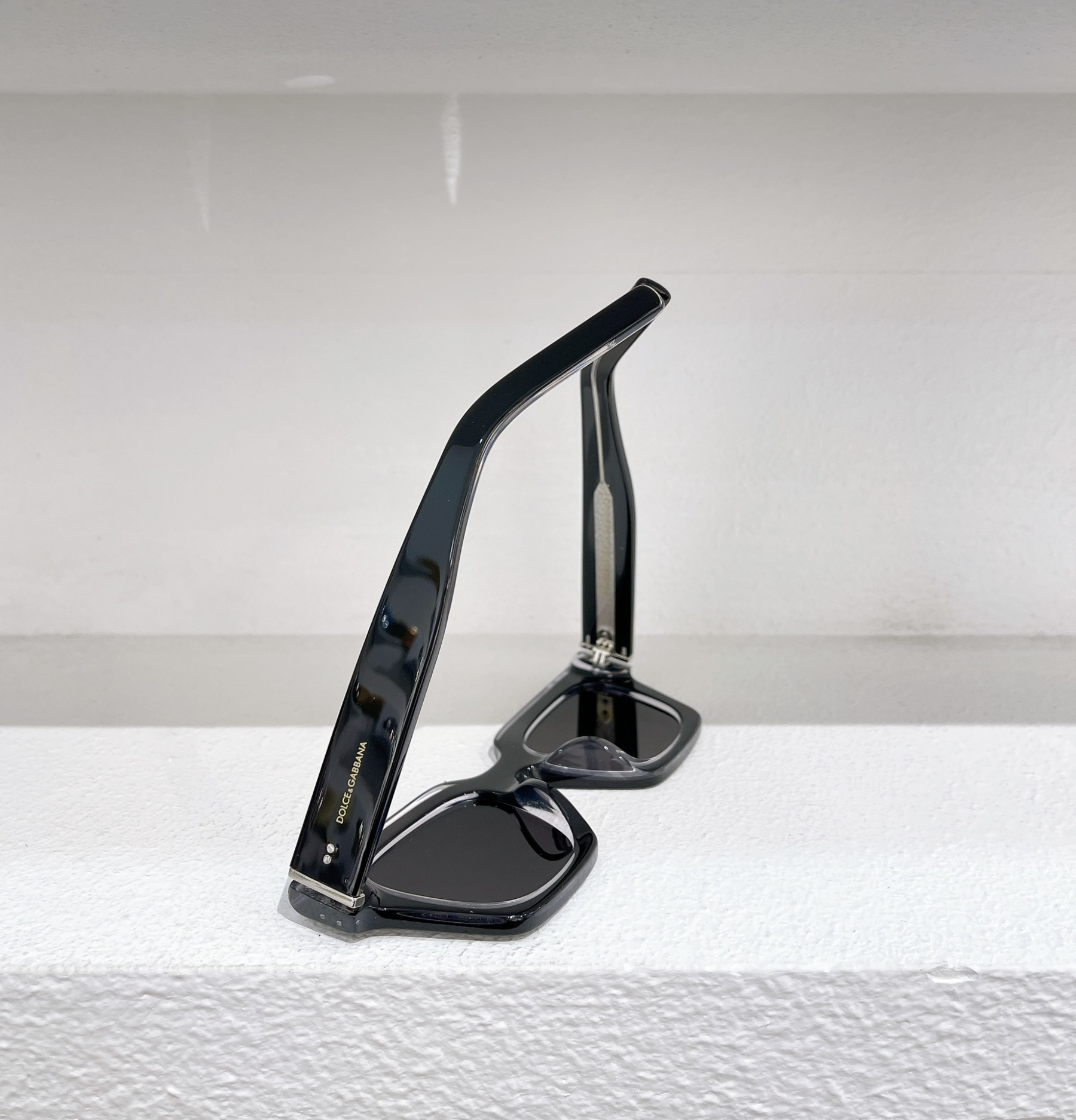 DOLCE & GABBAN fashion sunglasses-Luxeon