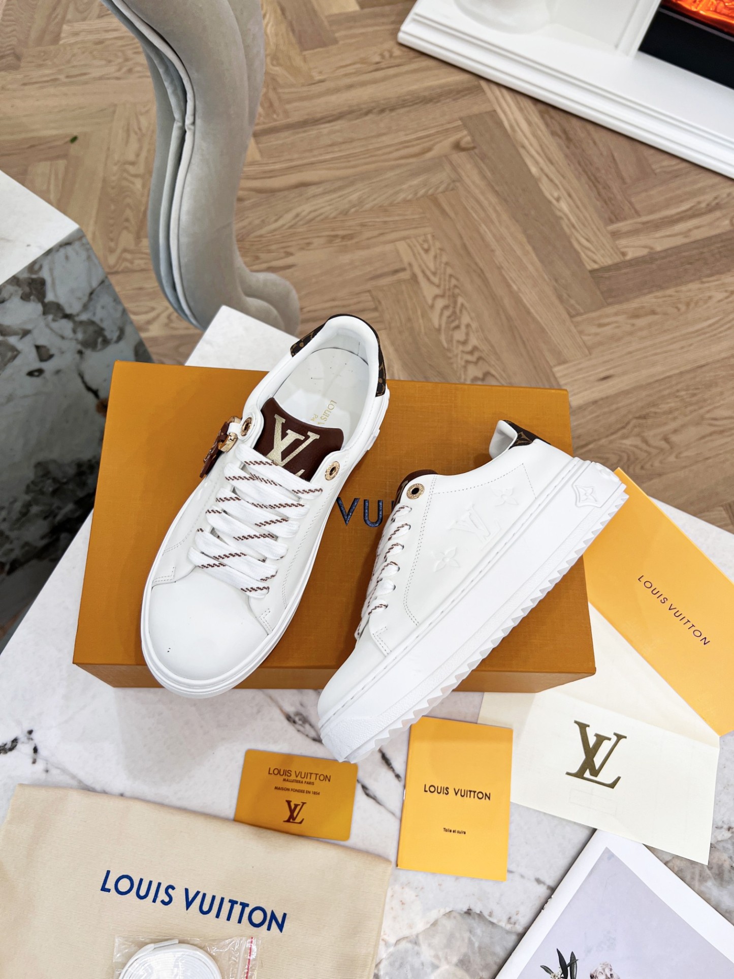 L style trendy women sneakers casual shoes-Luxeon