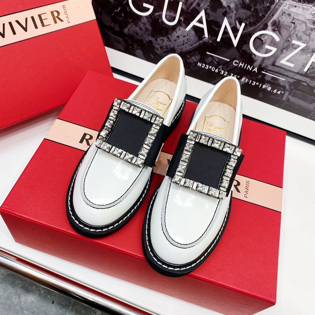 Roger Vivier buckle Mary Jane shoes-Luxeon