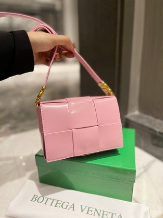 BV Bottega Veneta Cassette Handbags-Luxeon