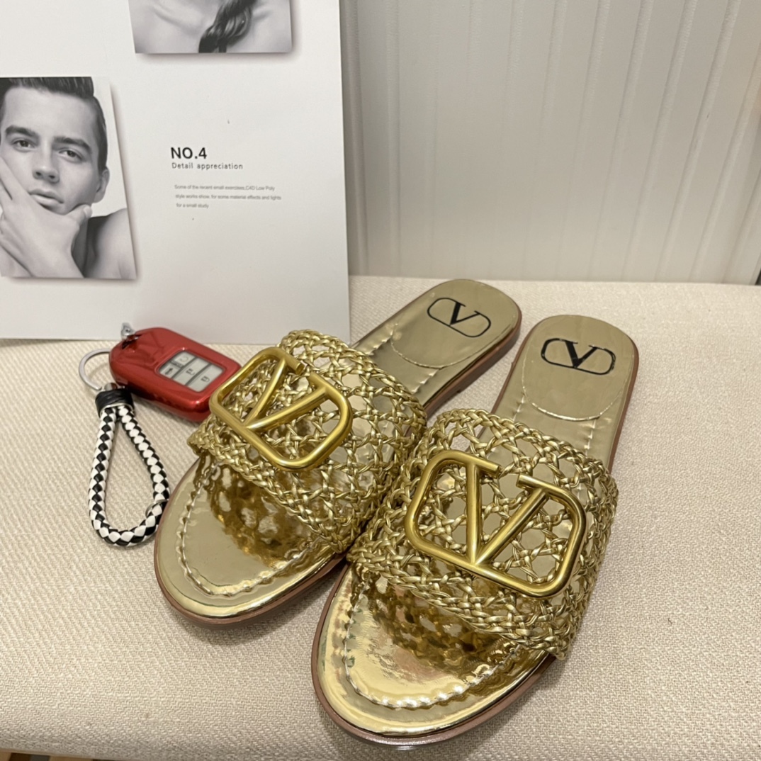 VALENTINO new hollow out slippers-Luxeon