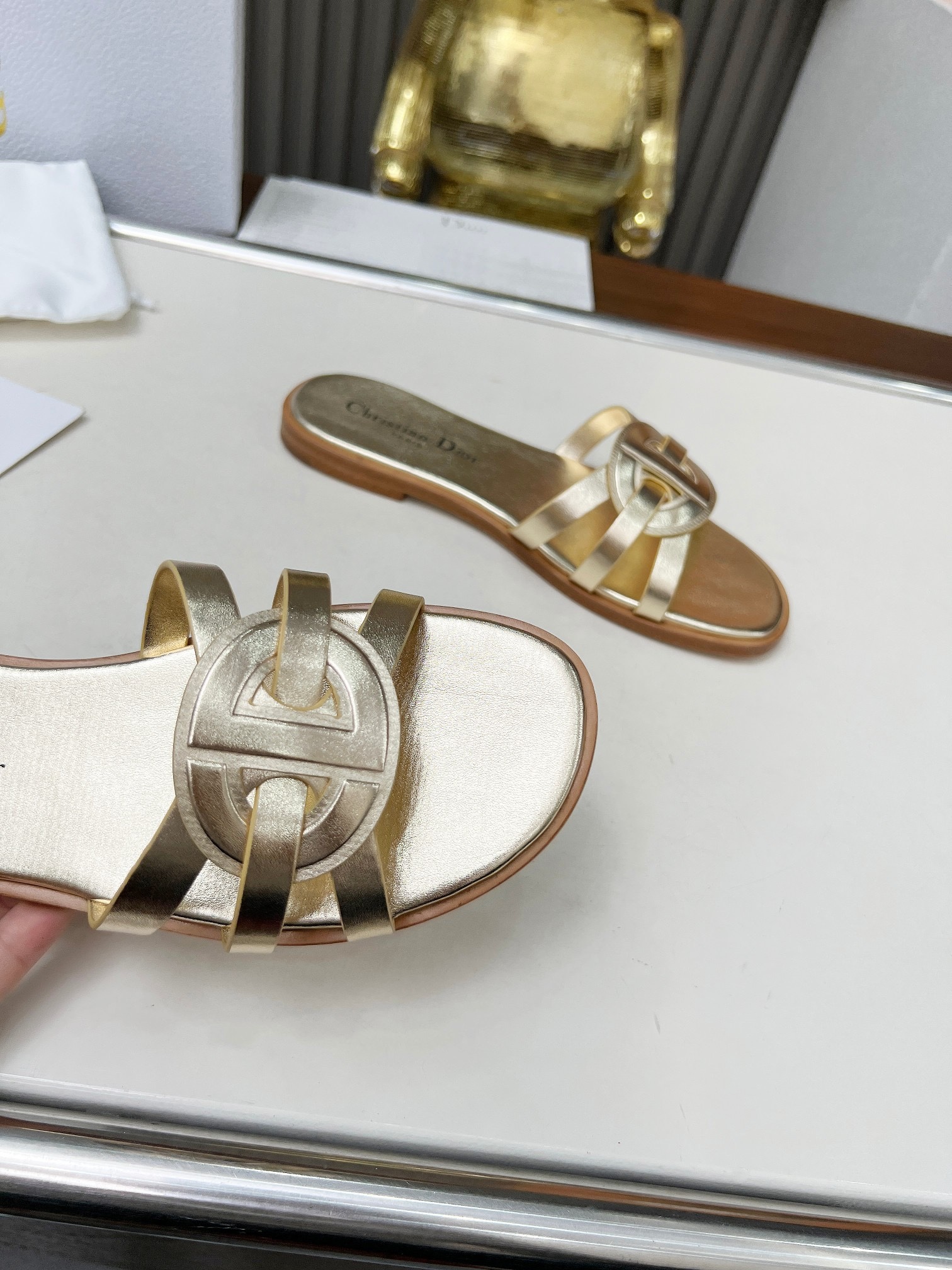 Women hollow slippers 35-42