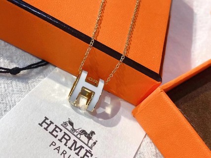H style Classic High Quality Necklace-Luxeon