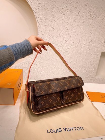 L style bag Handbags Vintage-Luxeon