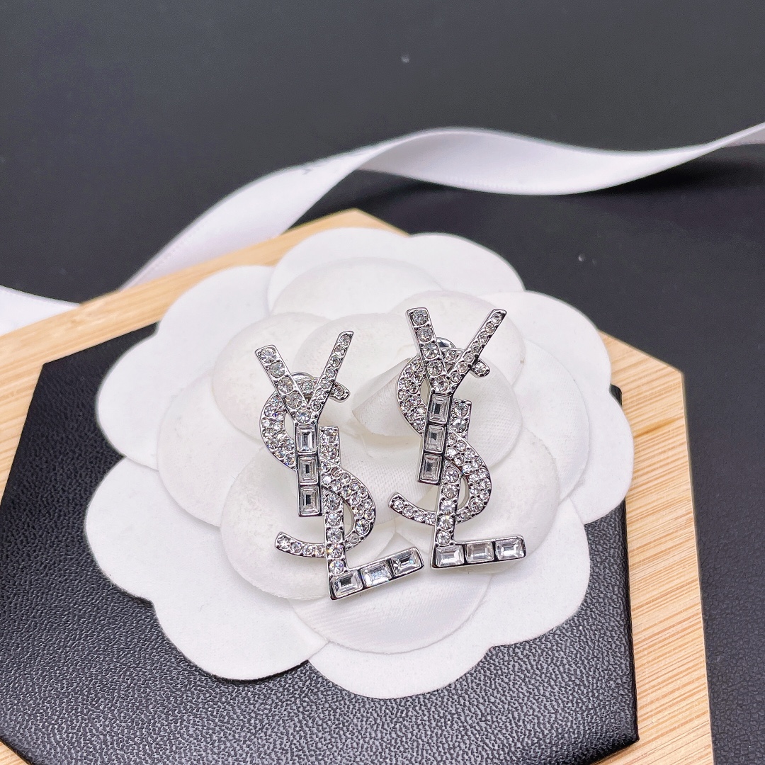 New Fashion Saint Laurent Stud Earrings-Luxeon