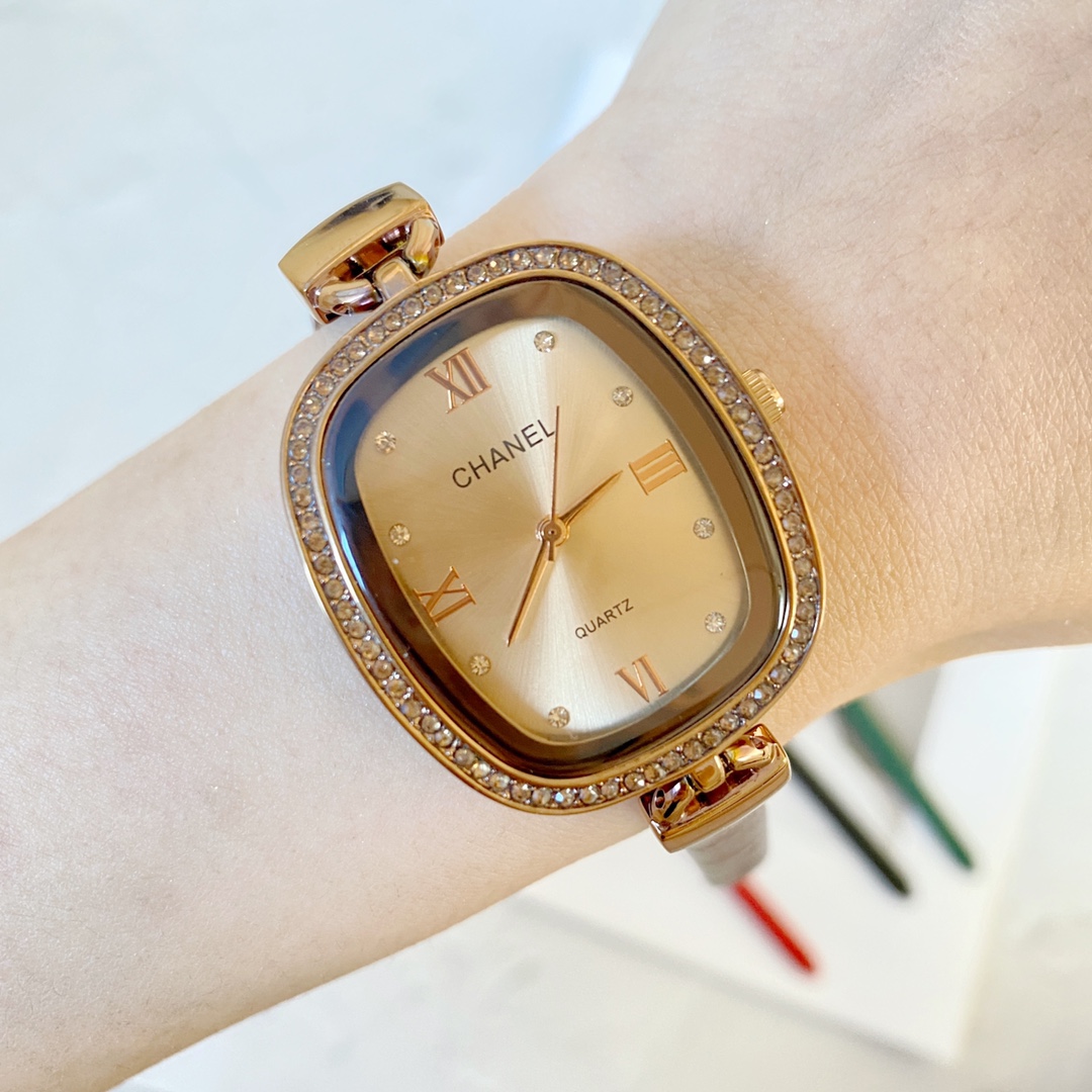 C style Women's Watch Quartz Movement Retro Personality-Luxeon