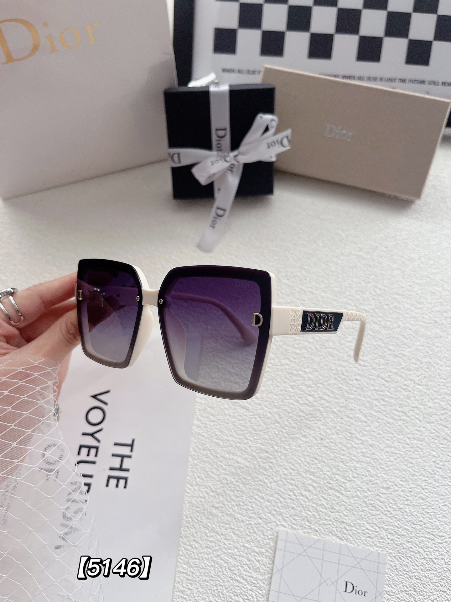 D style fashion women sunglasses-Luxeon